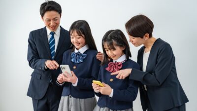 【スマホ依存】「勉強中に触っちゃう…」を卒業！意志が弱くてもできる”スマホ封印”3つの工夫